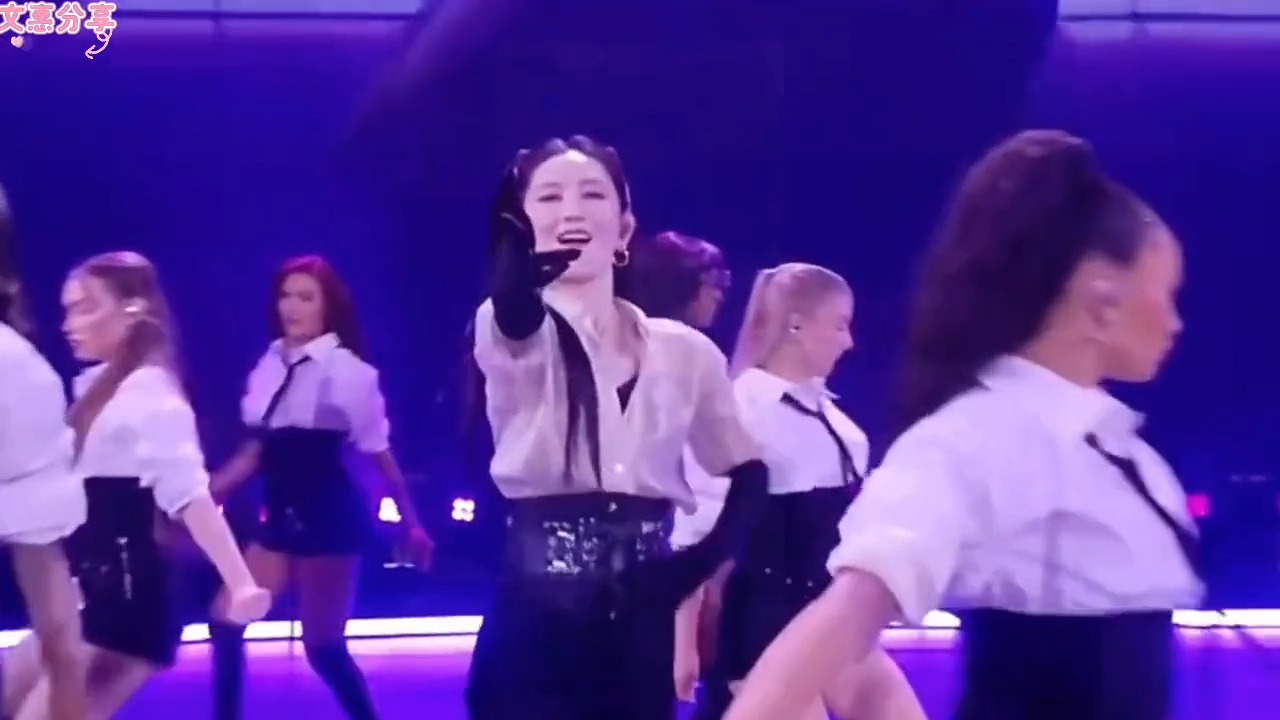 张杰澳门演唱会上谢娜伴舞