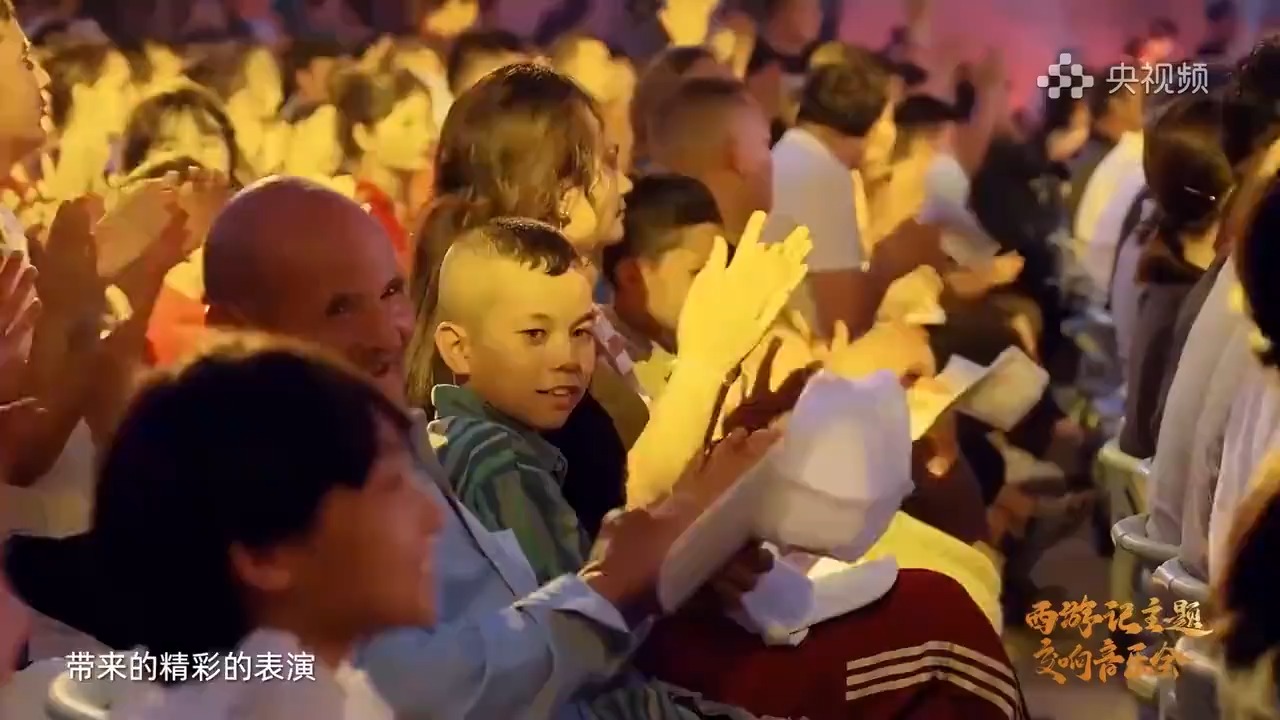 吴静再唱西游记插曲《女儿情》，柔情似水的歌声，让人沉醉其中