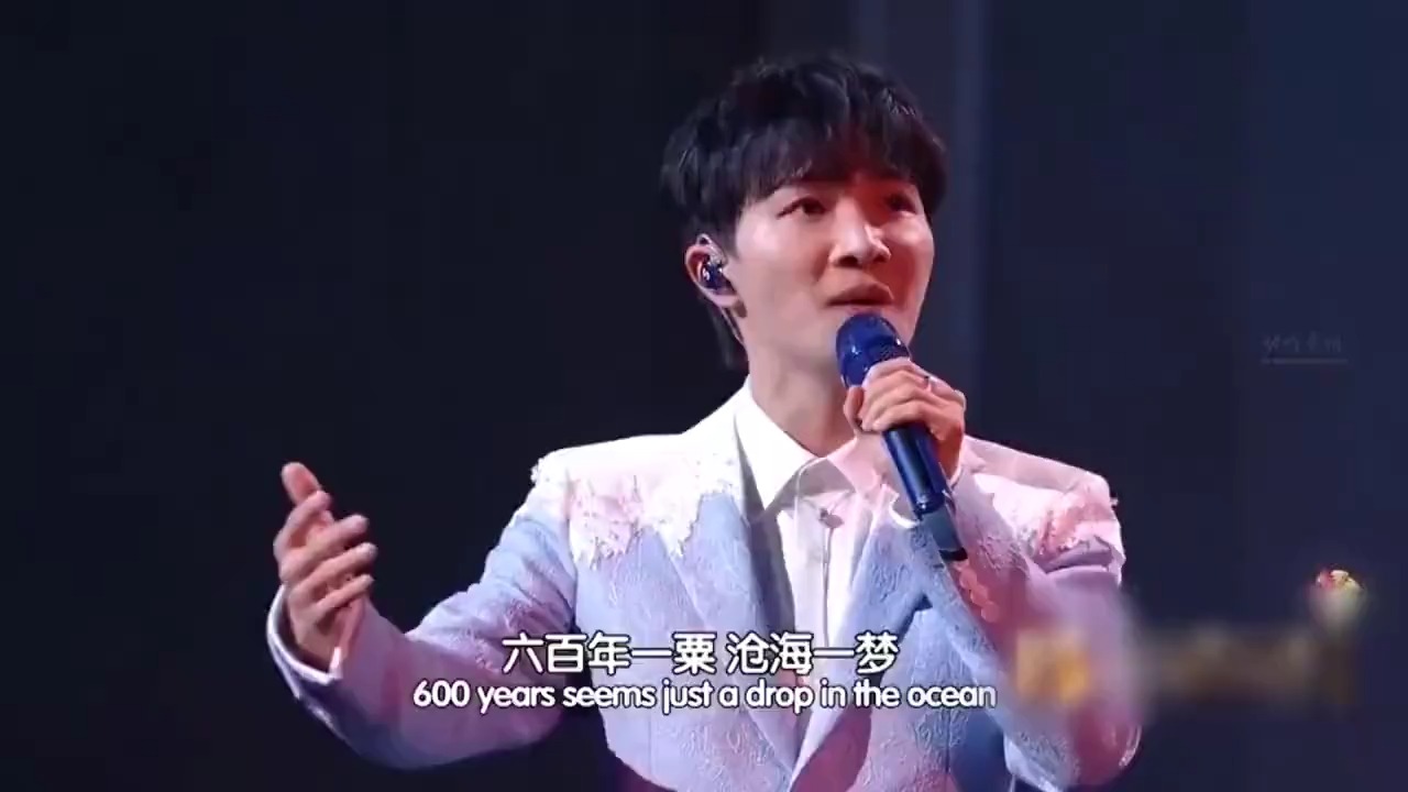 一首《光亮》把张颂文都唱哭了  周深