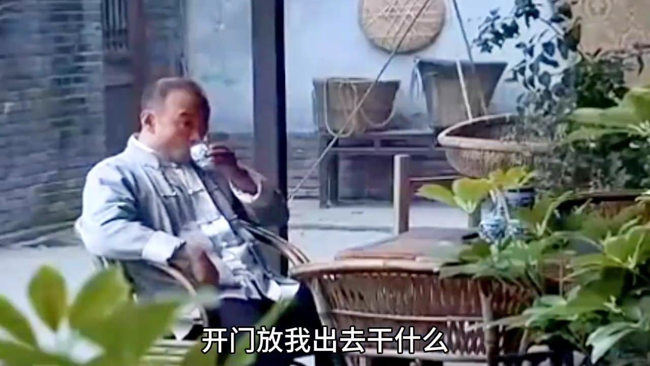 地下党被特务严密看守，竟然将情报藏进香烟中扔出去