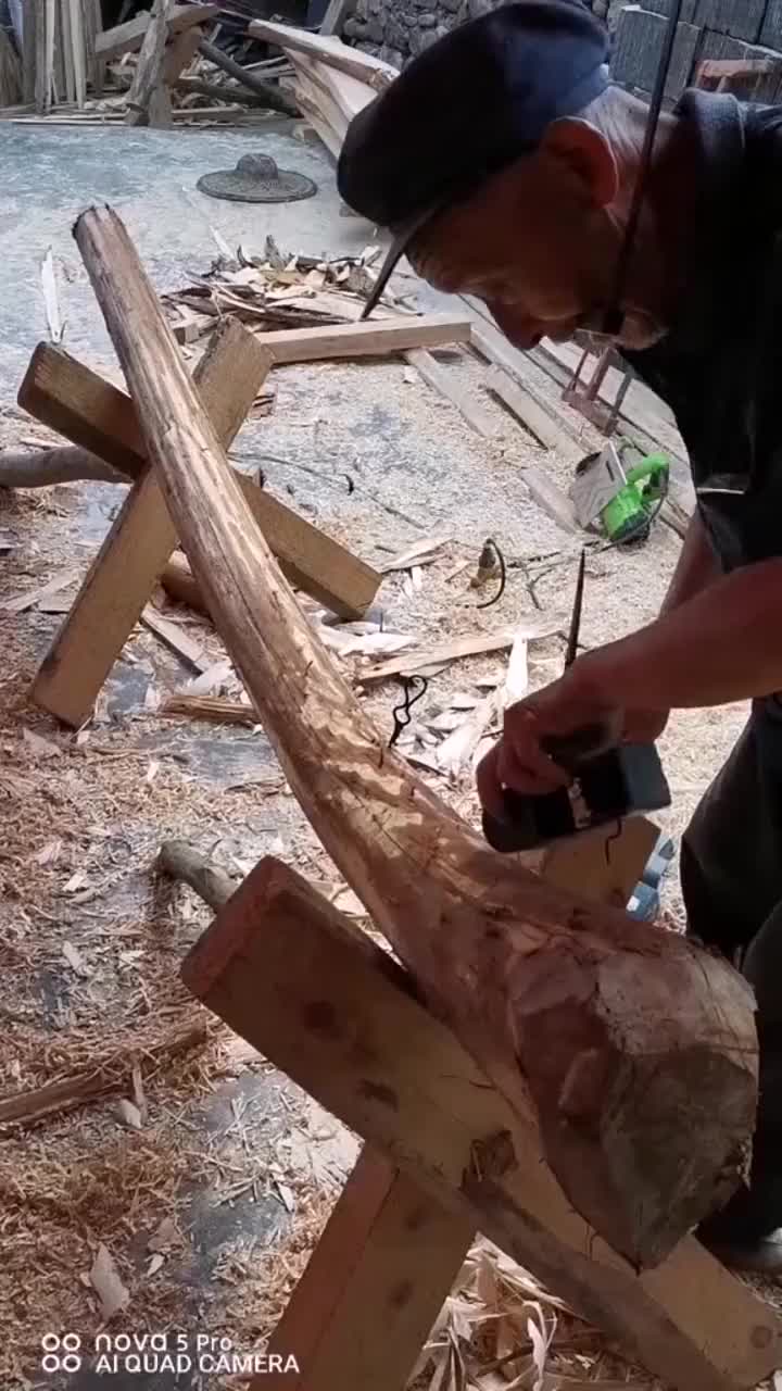 老木匠做弓箭,虽然造型很独特,但弓箭力度不够