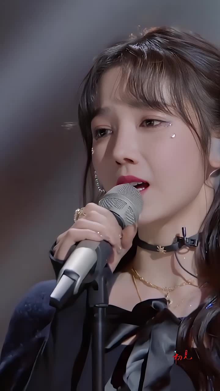 陈小纭浅唱把你的心给我，温柔声线，这波舞台别错过