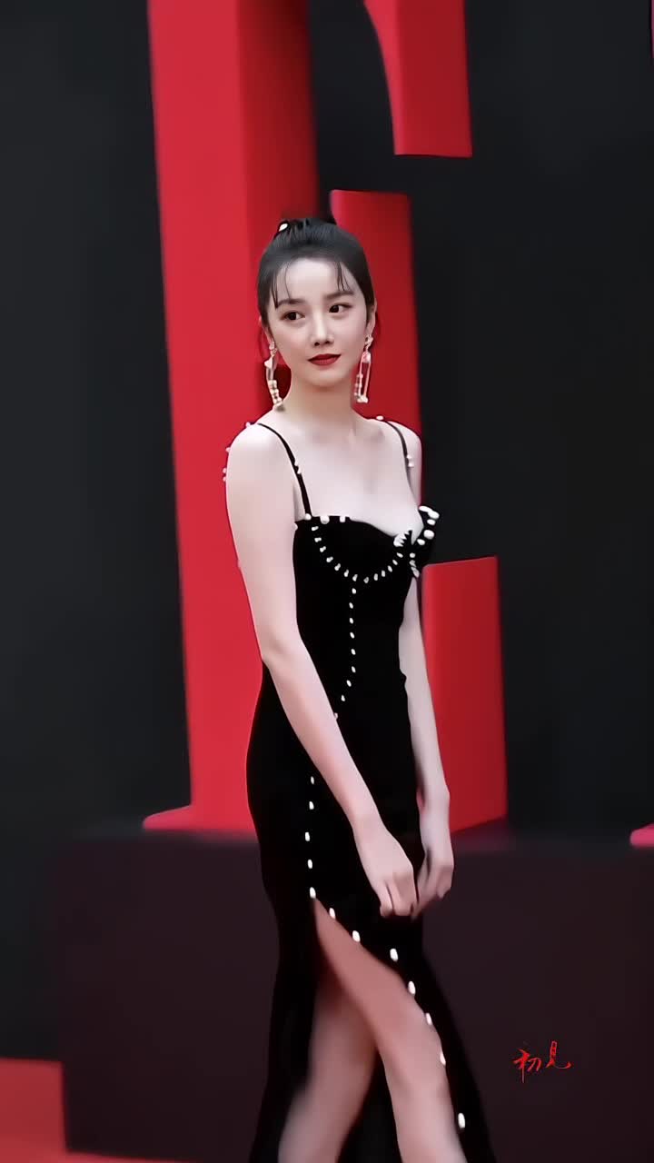 颜值身材并存的陈小纭，性格讨喜才艺多，娶回家简直太幸福