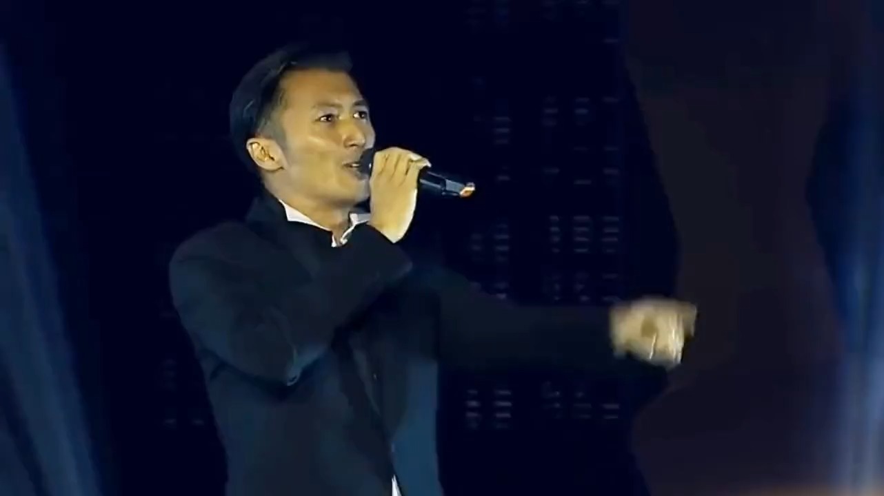 谢霆锋万万没想到，和李健、周华健同唱一首歌，一开口差距立显