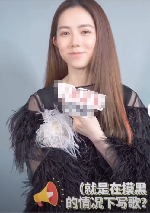 邓紫棋因"淡妆出镜"登上热搜榜首,这就是华晨宇前女友的福利?