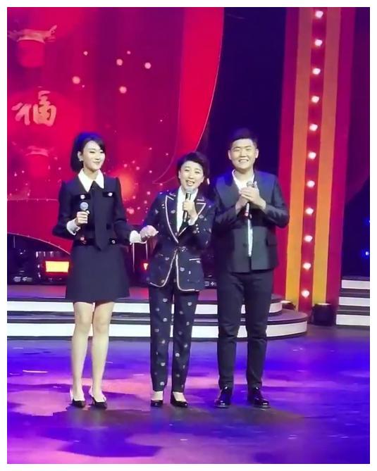 她曾7次亮相春晚，却不给演员儿子铺路，儿子走红后才一起亮相休闲区蓝鸢梦想 - Www.slyday.coM