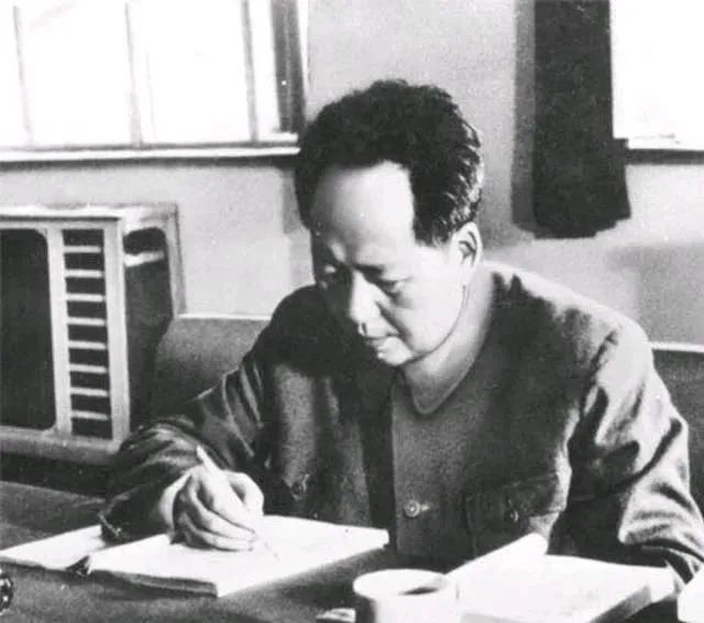 您见过毛主席赠送给康生的书法作品吗?作品《龟虽寿》,大气磅礴休闲区蓝鸢梦想 - Www.slyday.coM 您见过毛主席赠送给康生的书法作品吗?作品《龟虽寿》,大气磅礴休闲区蓝鸢梦想 - Www.slyday.coM