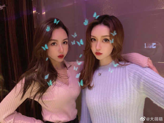 美女网红模特大萌萌和闺蜜迷人合影美照欣赏