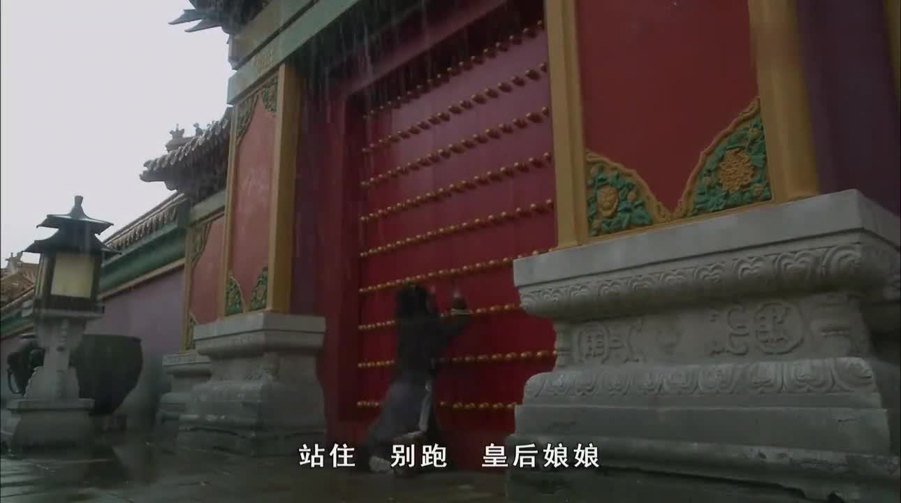 甄嬛传:瓜尔佳氏被乱棍打死,苏培盛吐口水这动作,太经典了