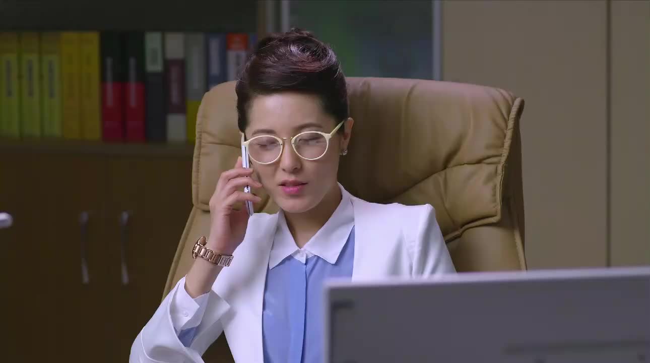 旋风十一人:钟艳一通电话,穆奇就同意执教,裴朵心里那叫一个酸__财经