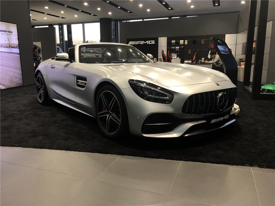 奔驰amg gt c 敞篷版 哑光铱银黑红 最新款