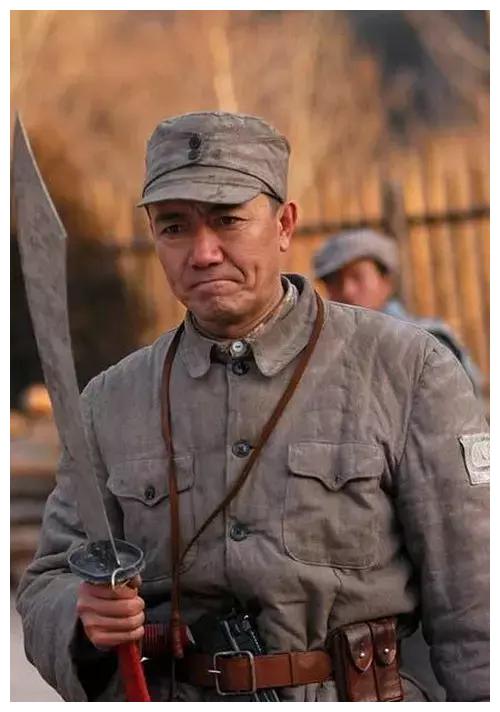 同样是"李云龙"的警卫员,一个早已成影帝,一个却被大家遗忘