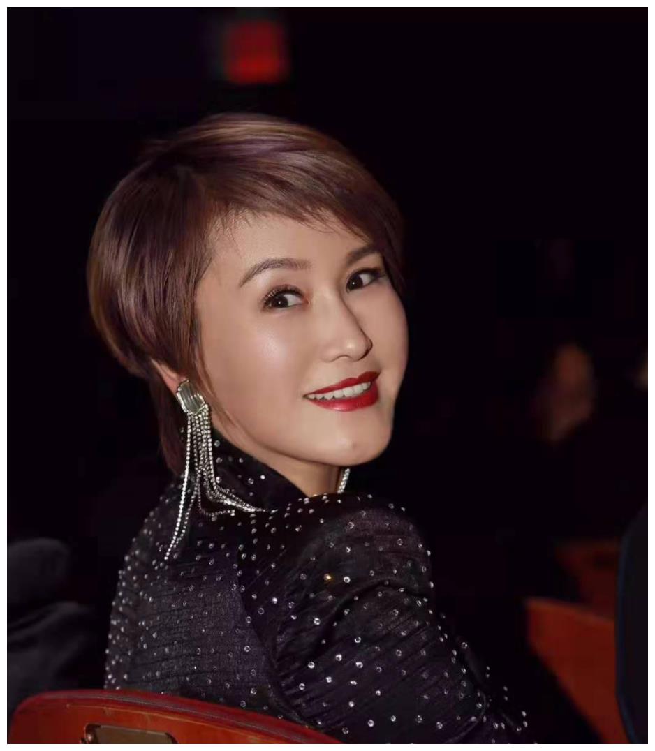 重案六组演员王茜大变样大23岁老公去世后她越来越时髦