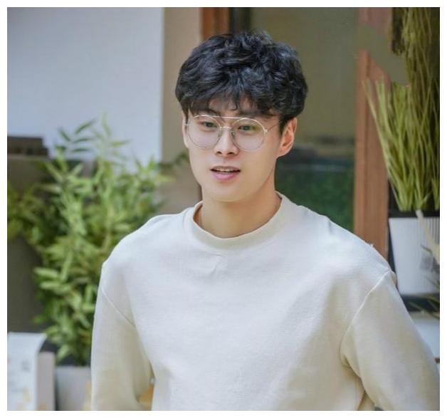 恋爱秀喜欢你我也是素人嘉宾是海王一人撩三女段位太高