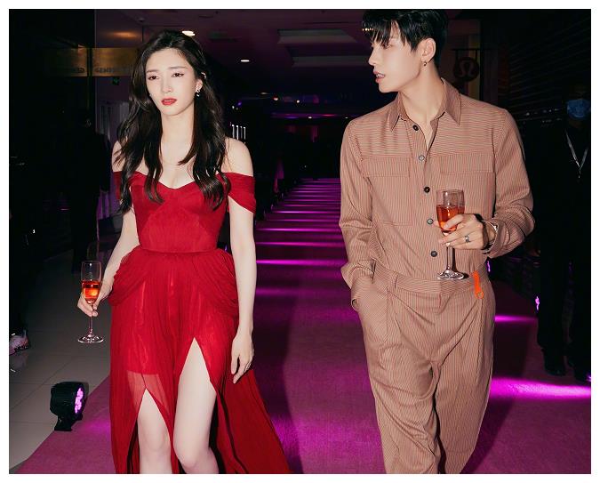 王一博周迅合照微电影两人合照海报曝光这高级感又是豪门姐弟