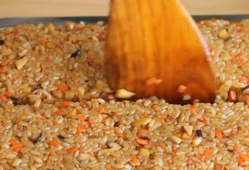 原来把糯米和面粉放在一起，居然能做出这么好吃的面食，有创意！休闲区蓝鸢梦想 - Www.slyday.coM