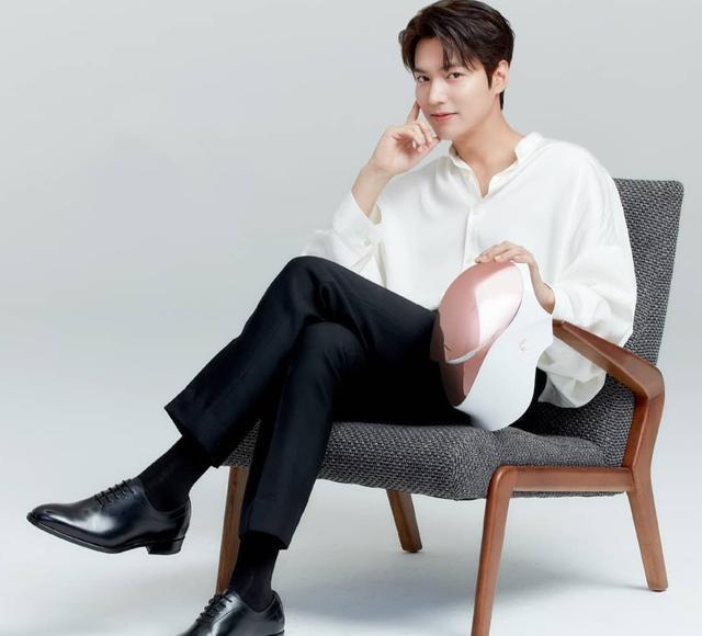 李敏镐的帅气穿搭,简洁时髦更充满潮流魅力,尽显俊朗帅气_高清图集