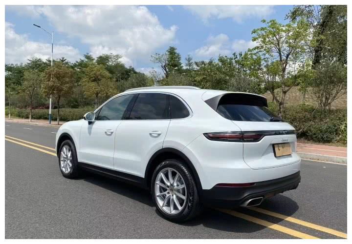 2020年保时捷卡宴3.0t白色黑内,无匙启动,无匙进入,拔