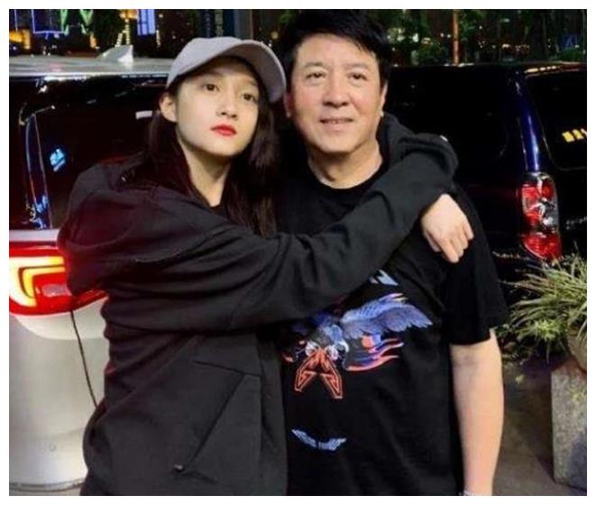 叫"老爸"不流行,听关晓彤如何称呼父亲,真实素养一目了然|关少曾