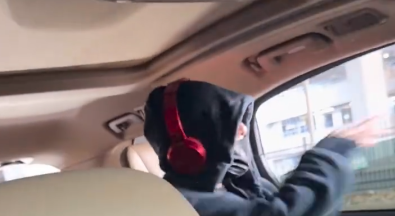 演员王安宇结束工作返回途中遭车辆尾随跟拍，已向公安机关报案