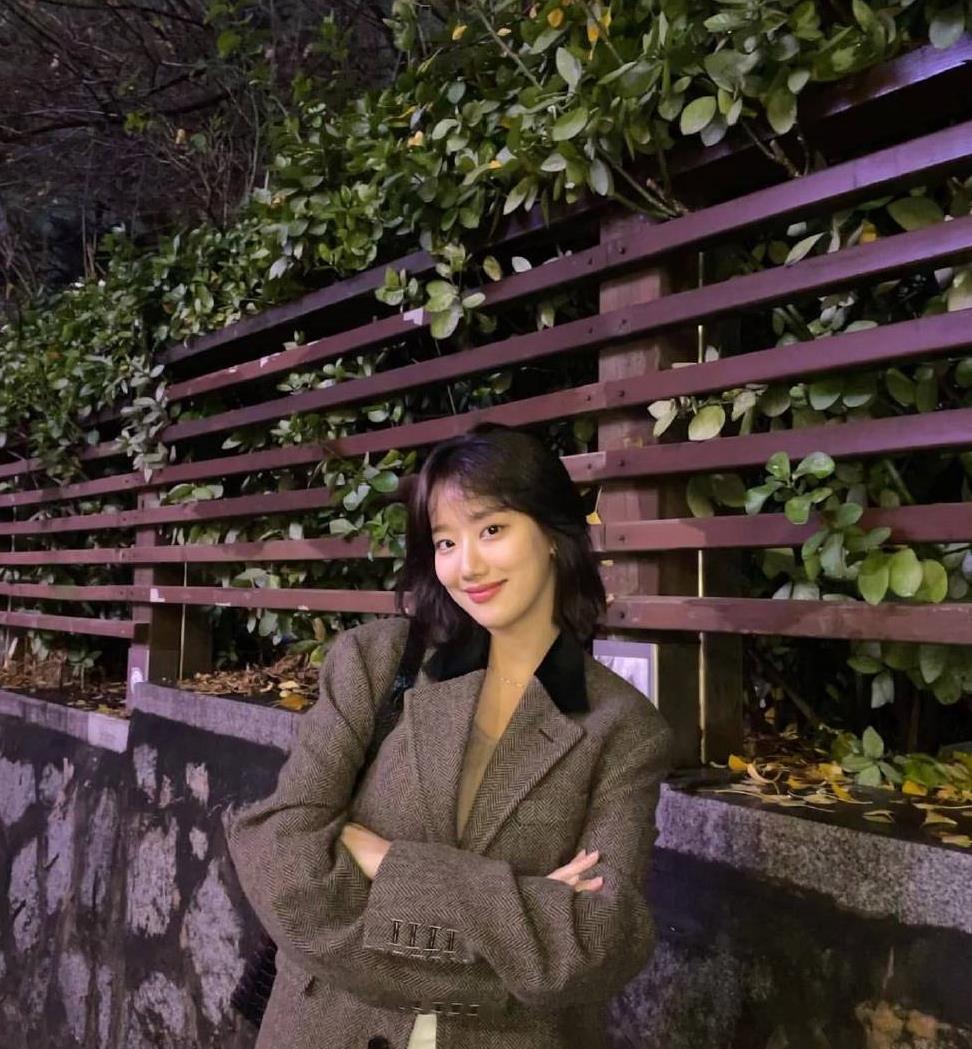 剪完短发的李娜恩私服搭配太有气质,元气满满表现力依旧满分|短发