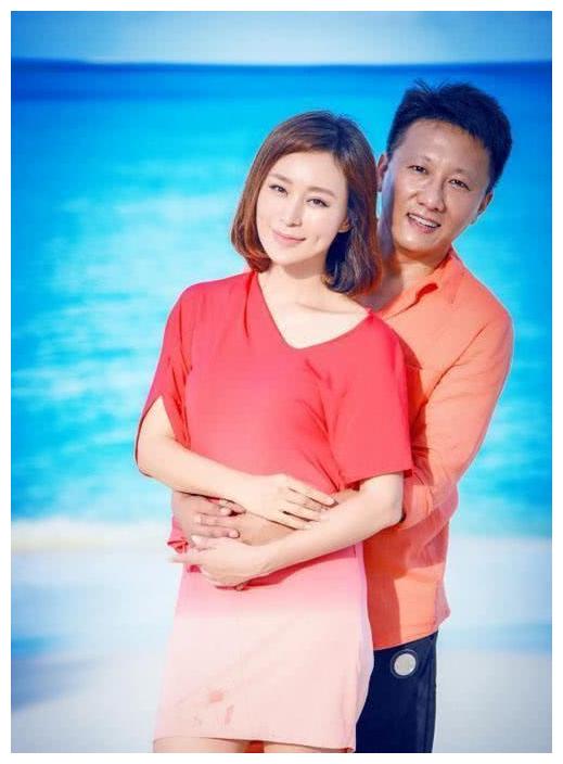 出道22年零绯闻,是千金小姐却为爱裸婚,今与老公恩爱携手走24年