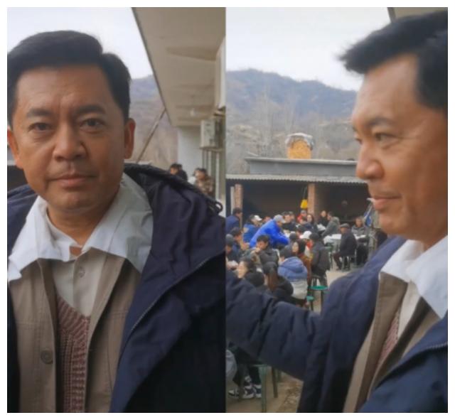 亮剑战友合体李幼斌何政军穿军装同框皮肤光滑满面红光