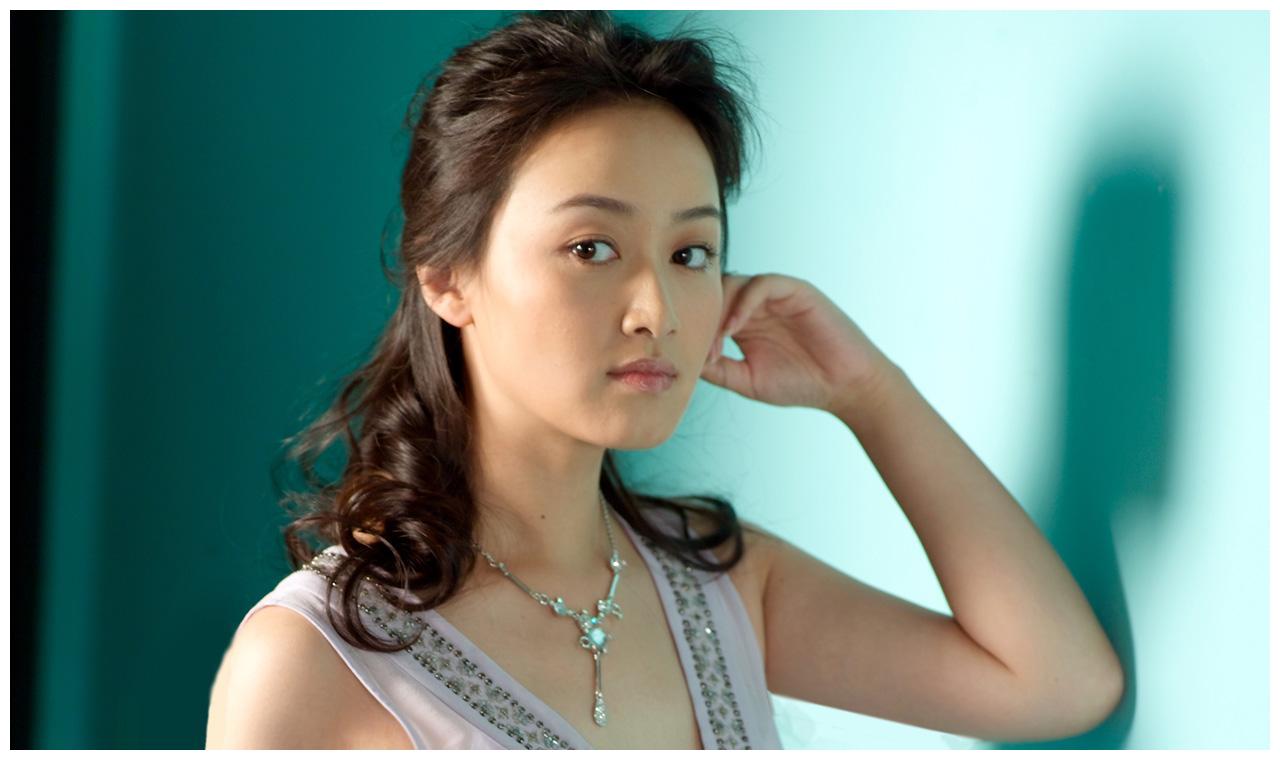 曾是央视主持24岁主持春晚事业巅峰转行当演员今嫁二婚富豪