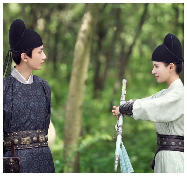 成毅电视剧大赏进前五,与张予曦新戏花絮,撩女方头发好甜__财经头条