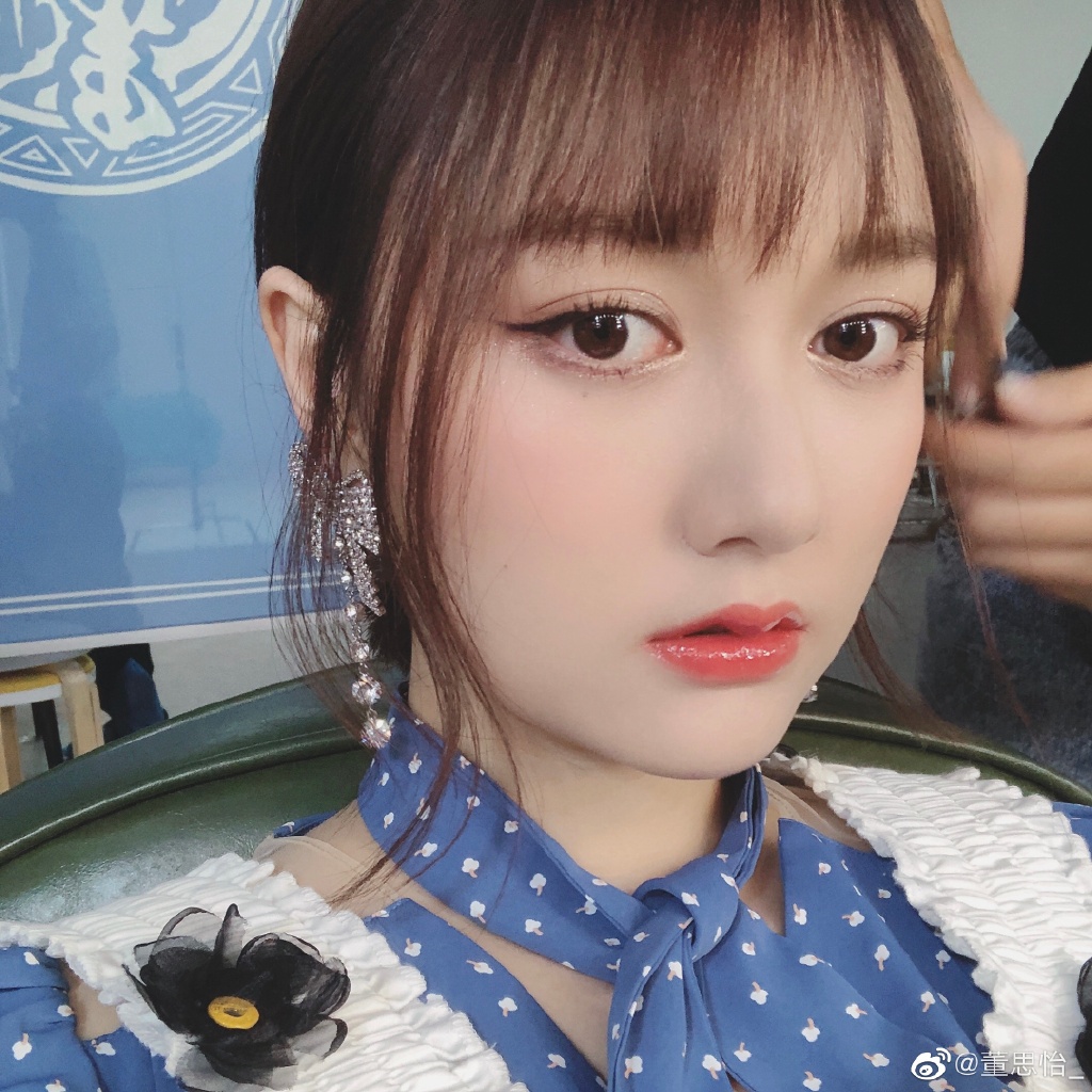 美女演员董思怡迷人可爱写真美照_高清图集_新浪网