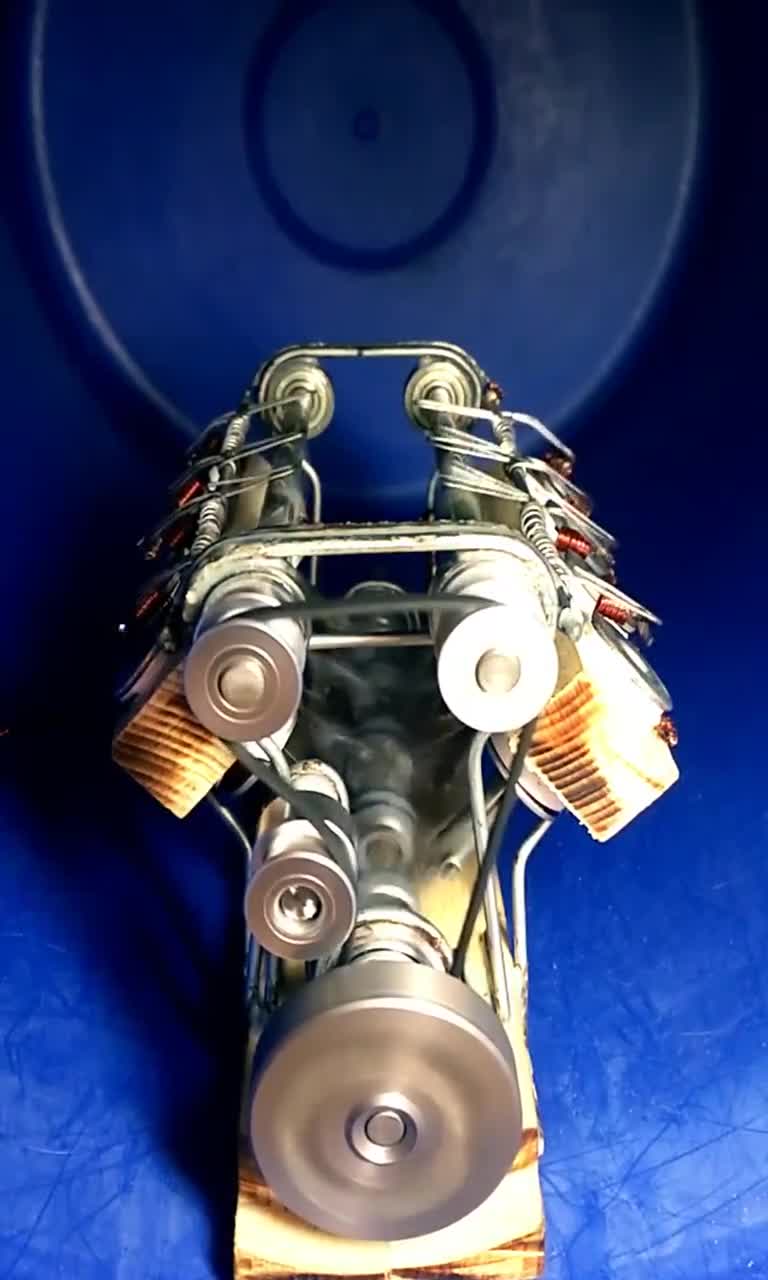 牛人制作的v8迷你发动机,听听八缸的声音怎么样