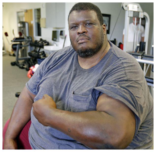 世上最胖的运动员, 奥尼尔不及他一半, 他老婆真是勇气可嘉!