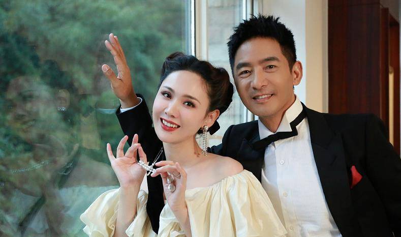 事业发展的还算顺利,而且对程莉莎的感情上非常忠诚,比如程莉莎结婚后