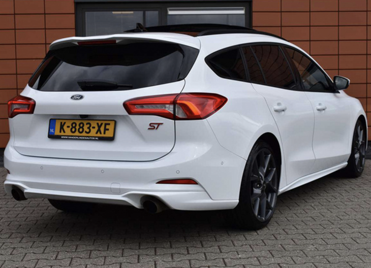 新款福特福克斯st旅行版车型实拍图曝光外观设计更激进