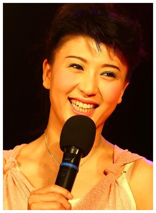 而且上有老下有小,这种拖家带口条件最后却和亿万富翁林越在一起了