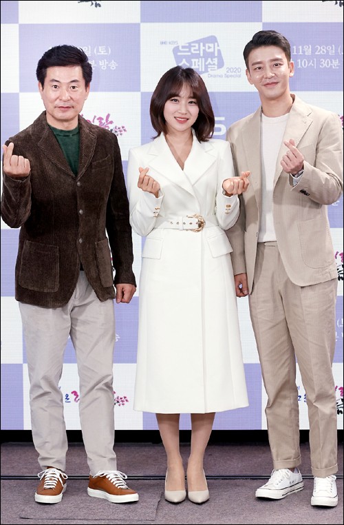 郑幼敏等韩国艺人出席新剧《留在那里的丁香花》发布会