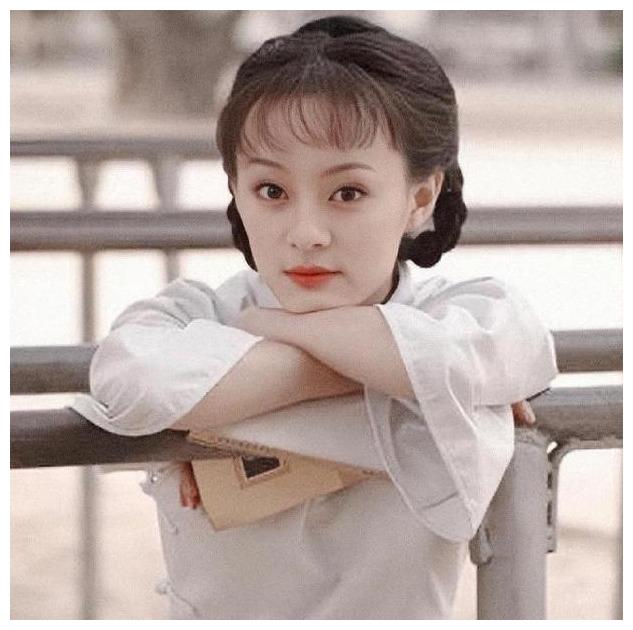 孙俪罕见清纯民国造型:空气刘海配麻花辫,甄嬛见了都怜爱