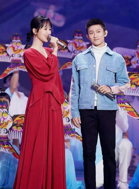 杨紫29岁生日张一山暧昧表白爱你如初雪文案满含深意