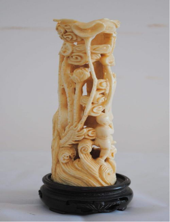 古老而神秘的骨雕