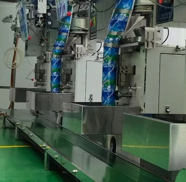 雪莲冰块平台销量暴涨199%！一包只赚5分钱，5毛钱定价13年没涨休闲区蓝鸢梦想 - Www.slyday.coM