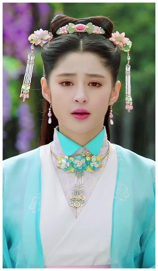 31岁李心艾减肥4个月虽然不拍戏但豪宅还是大如迷宫