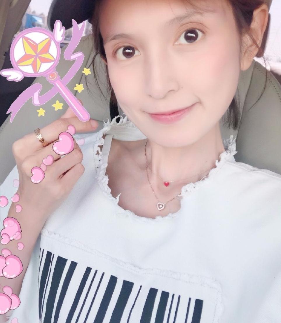 32岁肖茵瘦得脱相了,在镜头下也显得异常憔悴,老态凸显!