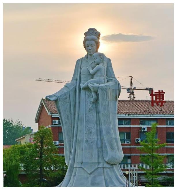 周文王母亲太任雕像被尊为"中国胎教第一人"的周文王母亲太任就是平舆