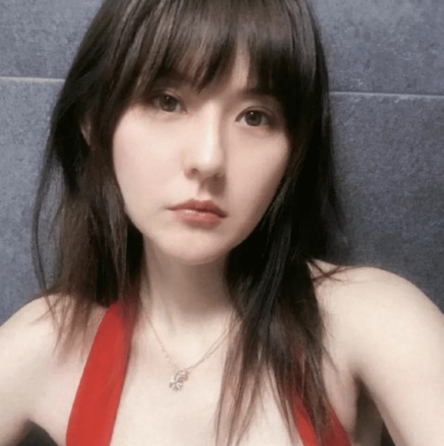 33岁热依扎“零内衣”，焦俊艳的黑白灰，28岁郑爽的淘宝风都美！休闲区蓝鸢梦想 - Www.slyday.coM