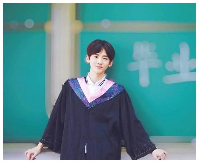 男星毕业照:易烊千玺正,吴磊笑容萌,蔡徐坤:看我现在算了吧