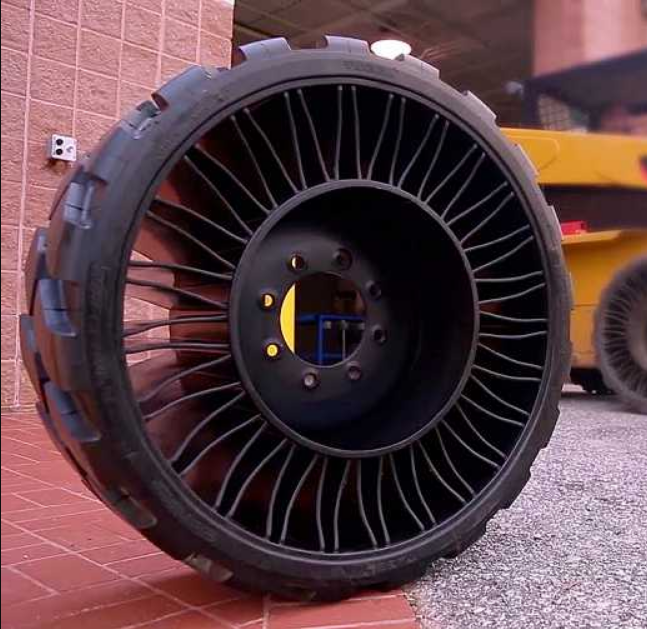 男子发明不充气轮胎,看到造型后差点没笑出声,网友:中看不中用