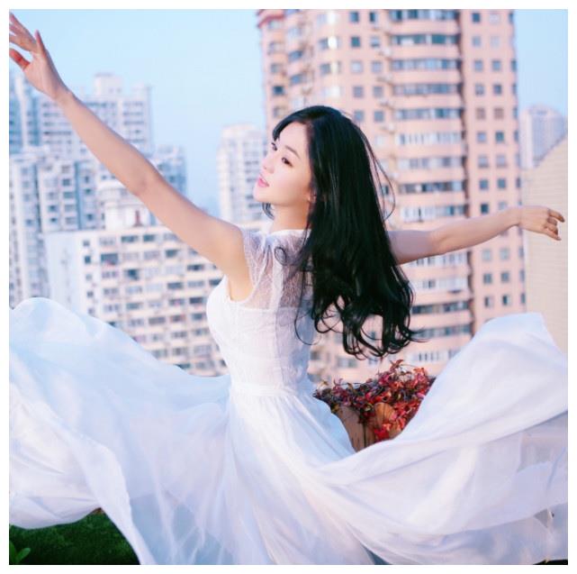 摸金玦之守护人中的90后美女申寒梅颜值高王南茜演过绝代双骄