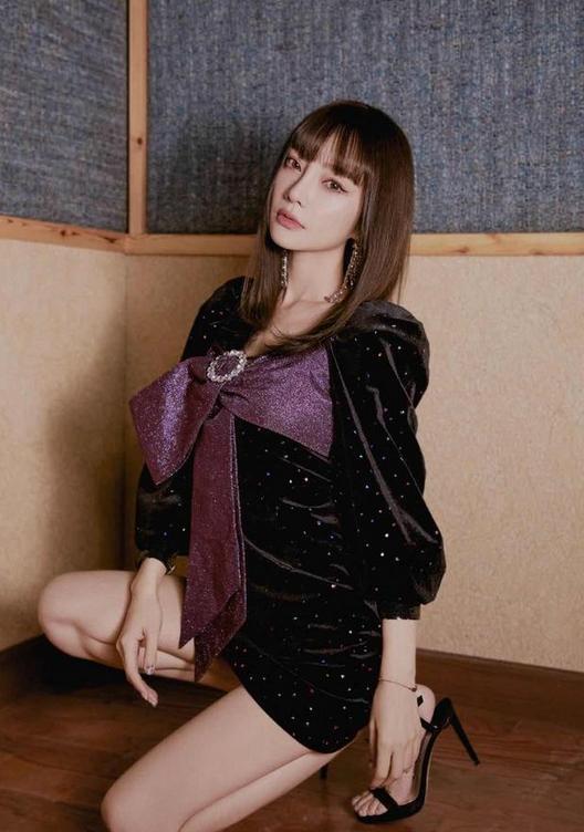 李小璐真会穿,一袭波点裙显瘦又减龄,穿得比女团还女团__财经头条