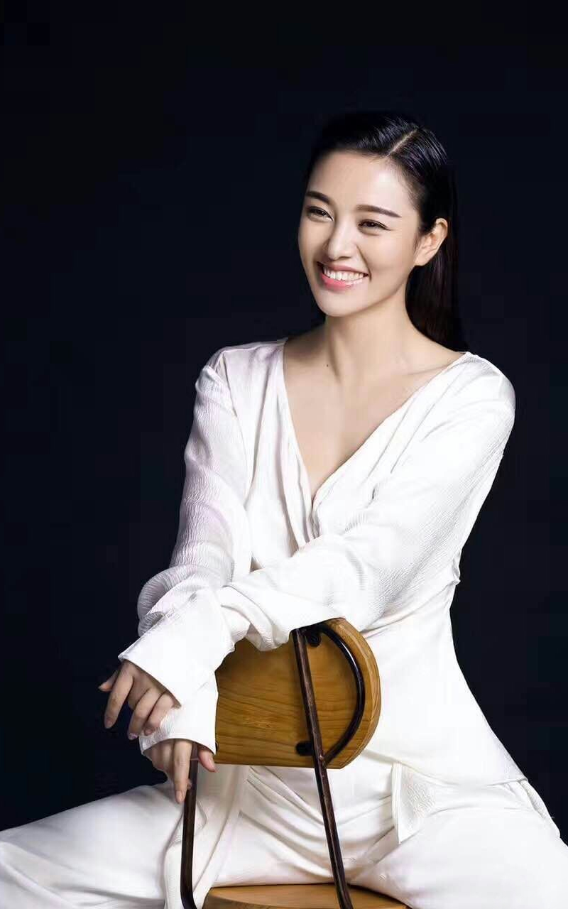 女演员郑清文,优雅迷人!__财经头条