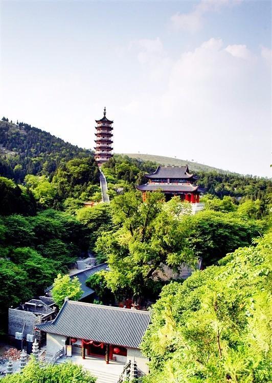 枣庄除了5a景点台儿庄古城,还有石榴园中的古刹青檀寺!__财经头条